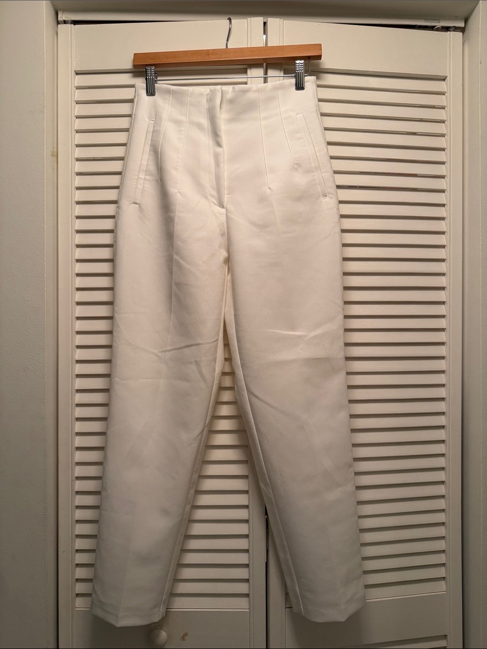 Zara High-Waist Slim Tapered
Pants - white size S